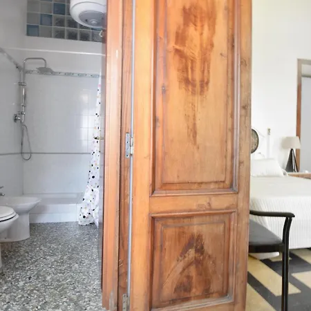 1 Bedroom Amazing In Apartment *